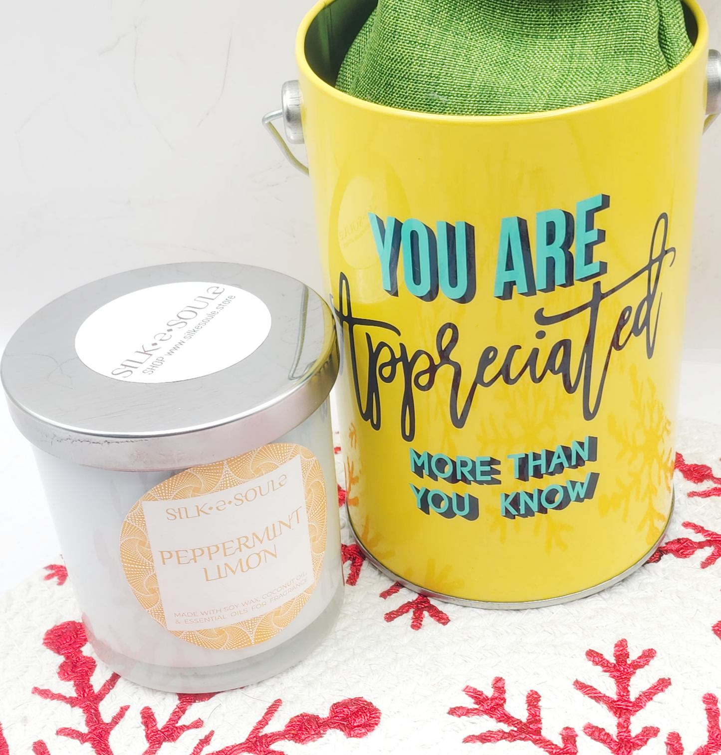 Elegant Premium, All-Natural Scented Soy Candle - PEPPERMINT LI'MON